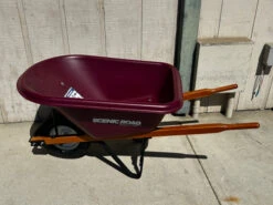 Scenic Road Single Wheel Wheelbarrow -Horse Care Supply Store IMG 0366 35995.1679425172